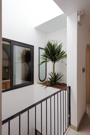 المنشأة من الداخل