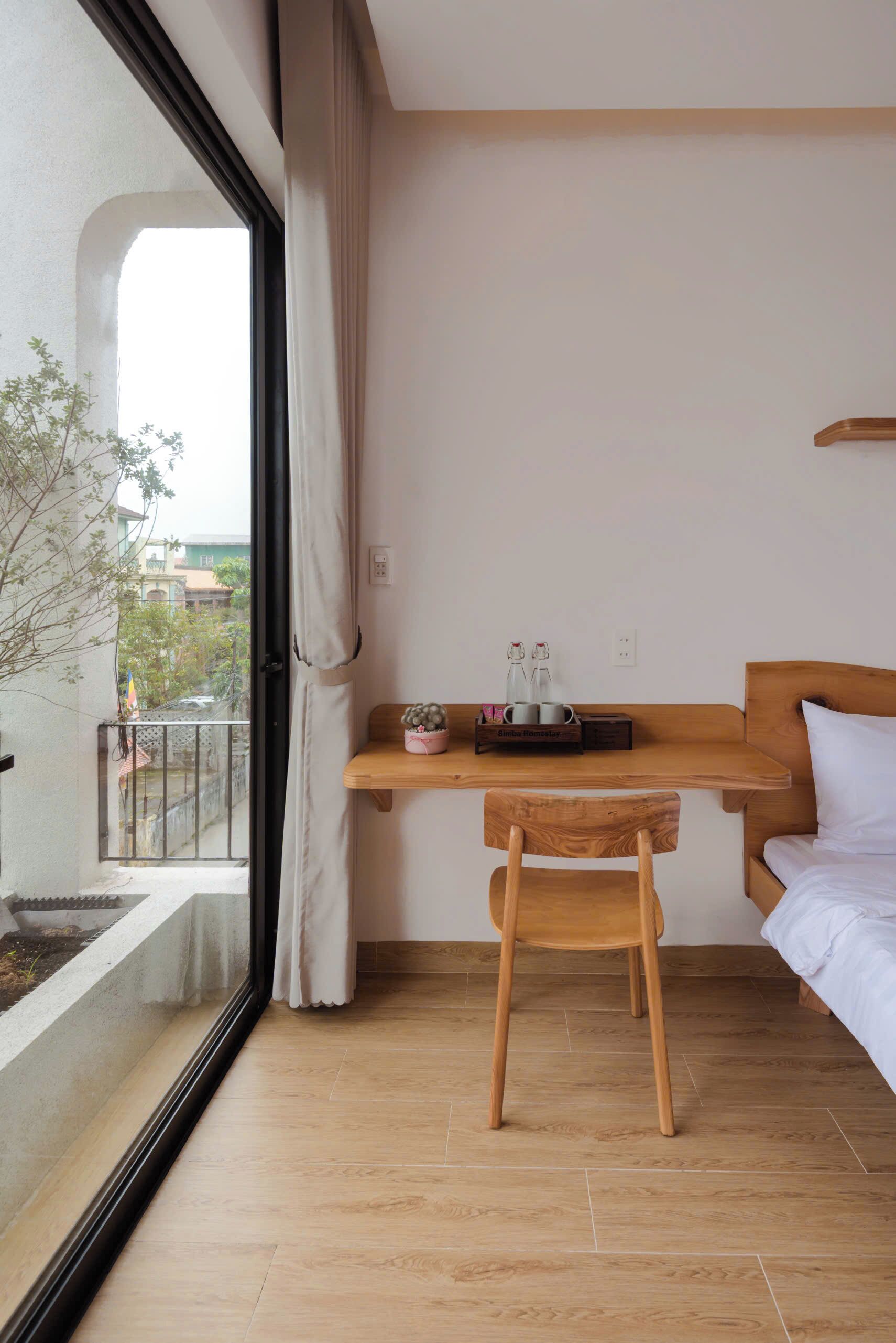 Habitación estándar, vista a la ciudad | Ropa de cama de alta calidad y escritorio 