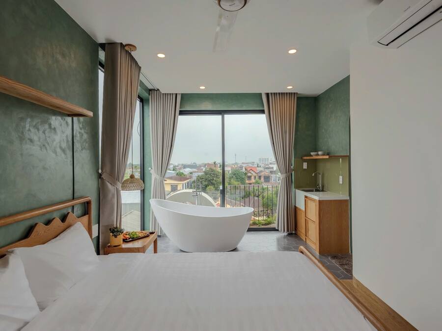 Deluxe Double Room, Bathtub, Lake View | Bathroom