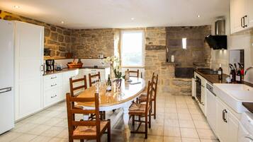 Geladeira, fogão, cooktop, lava-louças