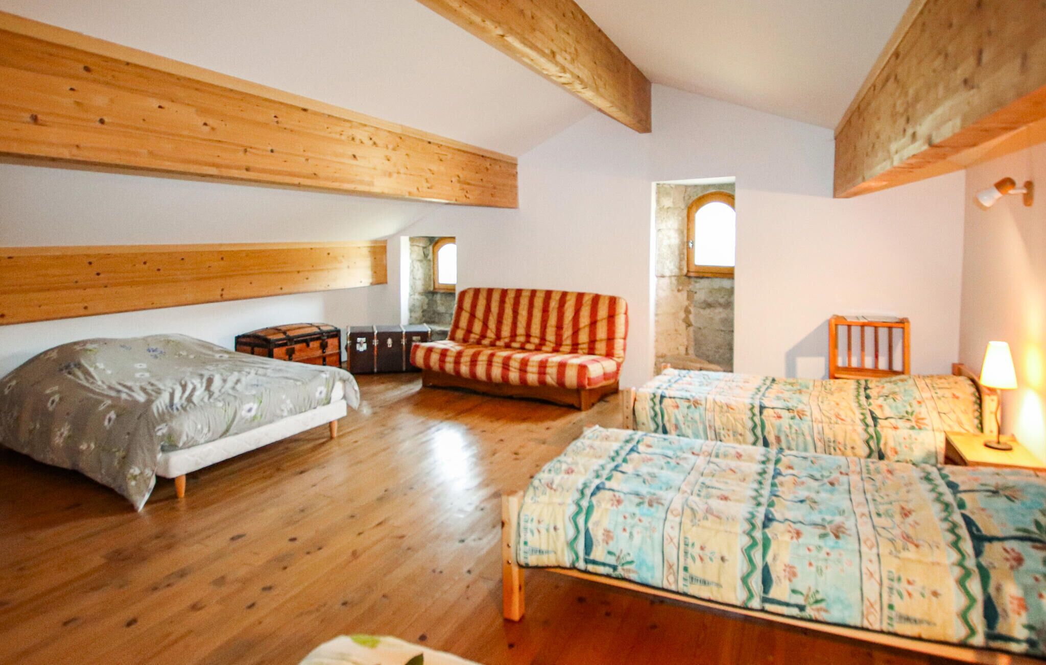 Ferros/tábuas de passar roupa, berço de viagem, Wi-Fi de cortesia