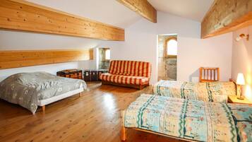 Ferros/tábuas de passar roupa, berço de viagem, Wi-Fi de cortesia