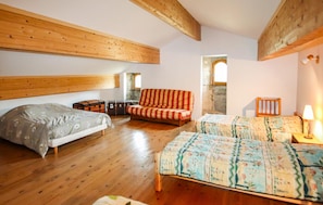 Ferros/tábuas de passar roupa, berço de viagem, Wi-Fi de cortesia