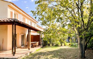 Outdoor dining - Amazing home in Montauroux with swimming pool (Montauroux)