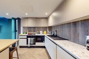 Classic Apartment, 6 Bedrooms | Private kitchen - Canvas Manchester (Manchester)
