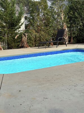 Pool - Cozy 1-bedroom apartment in adorable garden city beach (Murrells Inlet)