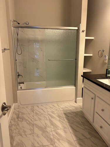 Cozy 1-bedroom apartment in adorable garden city beach