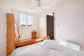 Room - AS26823- P2 City Center - Side Sea View (LE GRAU DU ROI)