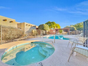 Pool - Patio Home Delight! Steps from Pool/Spa! Sleeps 8. (Tucson)