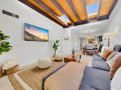 Patio Home Delight! Steps from Pool/Spa! Sleeps 8.