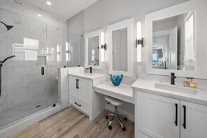 Shower, hair dryer, towels - Gulf-View Luxury with Private Pool & Beach Access (Panama City Beach)