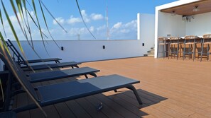 Terrace/patio - Elegant studio in the center PlayaDelCarmen top floor with pool and nice view (Playa del Carmen)