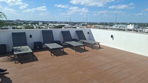Terrace/patio - Elegant studio in the center PlayaDelCarmen top floor with pool and nice view (Playa del Carmen)