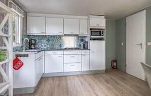 Fridge, microwave, stovetop, dishwasher - Nice home in Erm with WiFi (Erm)