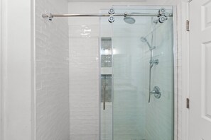 Shower, hair dryer, towels - Gulf Views! 2-Min Walk to Private Beach, Dog Friendly, Luxury 3 Story Retreat (Miramar Beach)