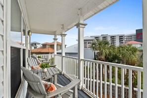 Property grounds - Gulf Views! 2-Min Walk to Private Beach, Dog Friendly, Luxury 3 Story Retreat (Miramar Beach)