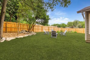 Property grounds - Serene 3-bedroom house with AC in San Antonio (San Antonio)
