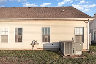 Stylish 2BR Townhome w/ Garage & Patio Perfect for Stays or Assignments