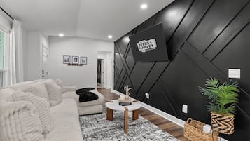 House (4 Bedrooms) | Front of property