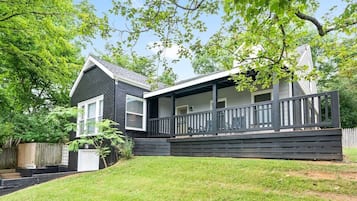 House (4 Bedrooms) | Front of property