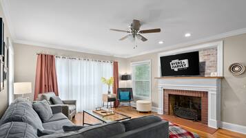 House (4 Bedrooms) | Interior