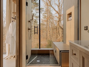 Bathroom - Whisper Mountain Glass Suite! Steam Shower-Couples Tubs-Bidet-Panoramic Views (Broken Bow)