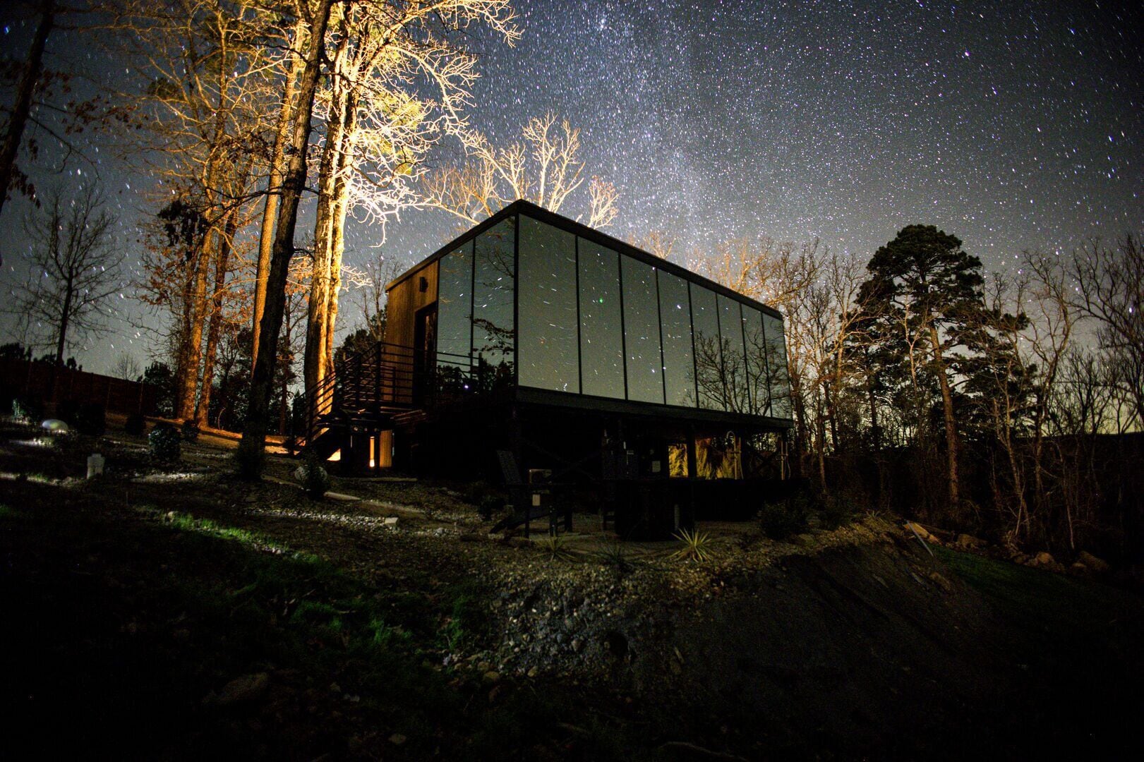 10-foot, floor-to-ceiling mirrored glass on three sides--you've never slept under the stars like this before!