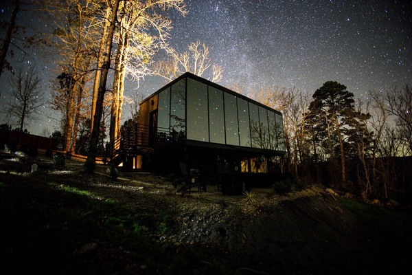 10-foot, floor-to-ceiling mirrored glass on three sides--you've never slept under the stars like this before!
