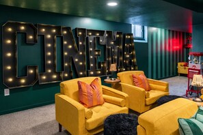 Interior - Hot Tub & Karaoke & Game Room & Sleeps 14 (Omaha)