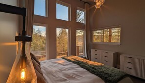 Tabla de planchar con plancha, wifi y ropa de cama 