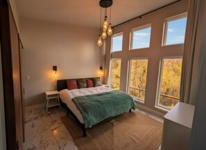 Iron/ironing board, WiFi, bed sheets - Honeymoon View: Modern Luxe, Hot Tub & King Bed (Jamestown)