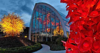 Modern 99WS DT Studio, Space Needle & Lumen Field