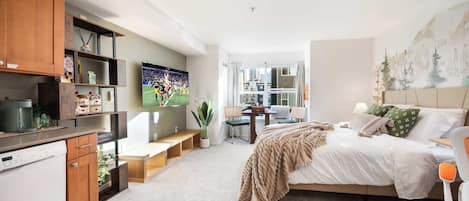 Desk, iron/ironing board, WiFi, bed sheets