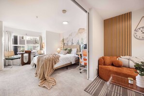 Bureau, fer et planche à repasser, Wi-Fi, draps fournis