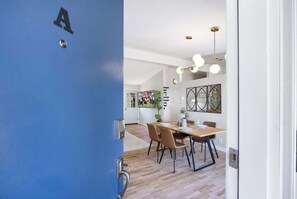 Dining - Modern Single-Level 2BR | Easy Access & Office (Shoreline)