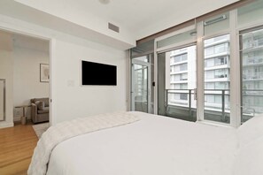 1 bedroom, iron/ironing board, WiFi, bed sheets - Modern 1BR Condo near Seawall & SkyTrain-walking distance to FIFA  (Vancouver)