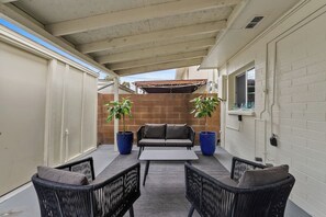 Terrace/patio - Artsy Townhouse w/ Billiards & King En Suite (Phoenix)