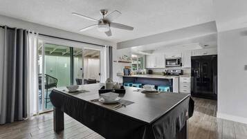 Coffee/tea maker, fridge, microwave, oven