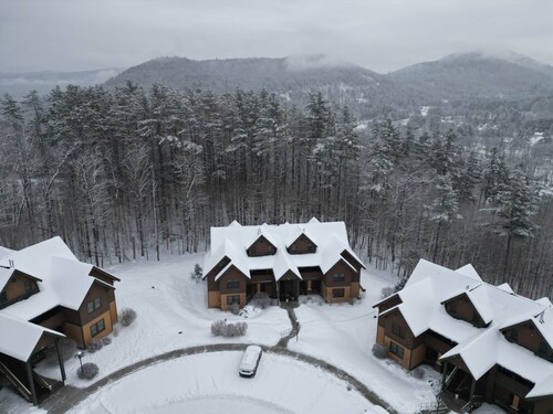 3 BR Luxury Condo at Castle Hill - 5 mi to Okemo