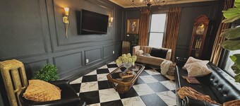 Cozy Dark Academia Scholar’s Manor Near Gonzaga!