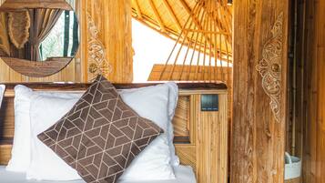 Premium bedding, minibar, in-room safe, desk