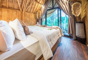 Ropa de cama de alta calidad y minibar 