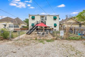 Exterior - Safe Area W/ Balcony - Great for Travel Nurses (Wichita)
