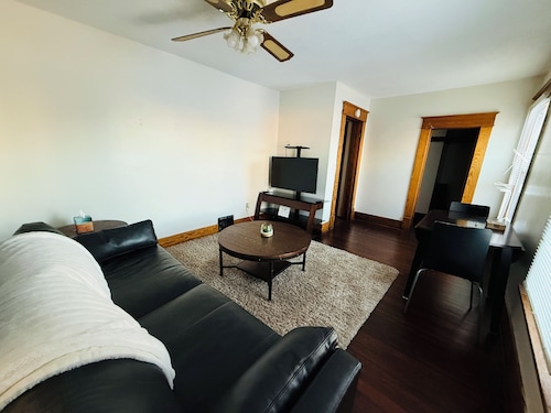 Cozy 2-bedroom apartment in Creston