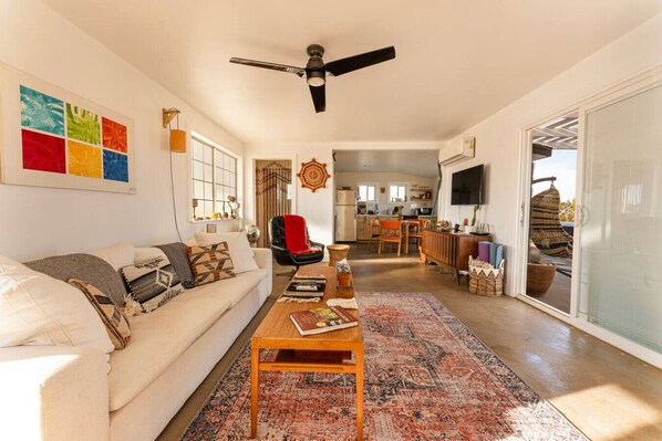 Smart TV - Friendship House - Hot Tub - Stargazing - Views (Twentynine Palms)