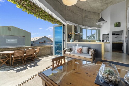 Iconic property • Spectacular outlook