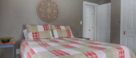 3 makuuhuonetta, silitysrauta/-lauta, Wi-Fi, vuodevaatteet