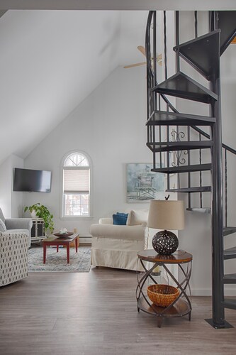 Family-Friendly Wells, Maine Vacation Home Near Ogunquit & Beaches