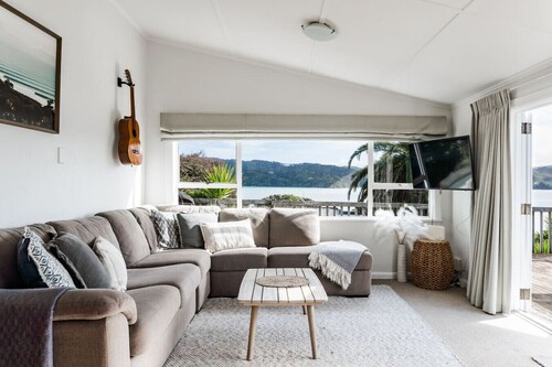 Tawatahi Cottage  • Wharf Views • Cottage
