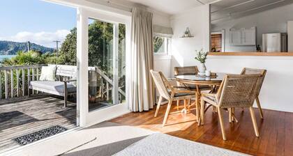 Tawatahi Cottage • Wharf Views • Cottage